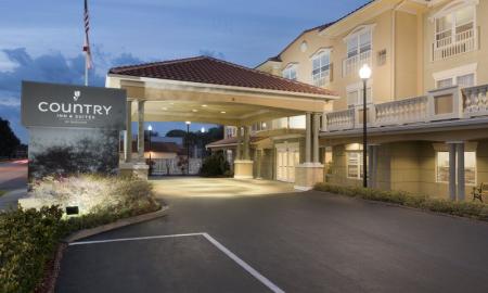 Country Inn & Suites located at St. Augustine historic downtown.
