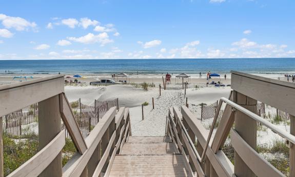 The beach boardwalk at Ocean Gallery and the beach